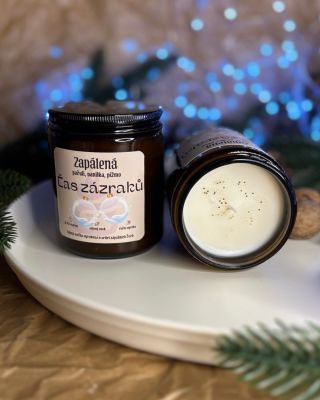 Ten okamžik, kdy svět zpomalí… a ty si uvědomíš, že to nejkrásnější právě probíhá 🕯️ Vůně pačuli, vanilky a pižma vytvoří...